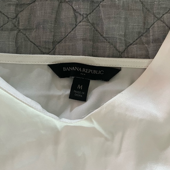 Banana Republic Silk Top - Picture 2 of 4